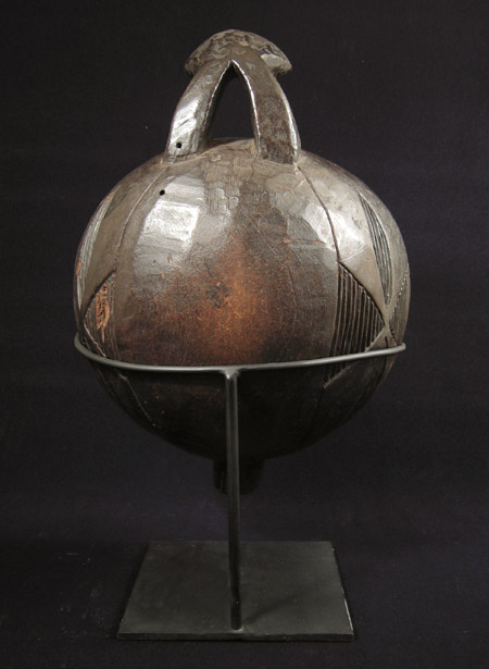 African Tribal Art - Wood bowl, Cameroon, back