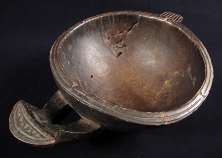 African Tribal Art - Wood bowl, Cameroon, top