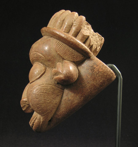 African Tribal Art - Pipe bowl, Bamileke, Cameroon, right