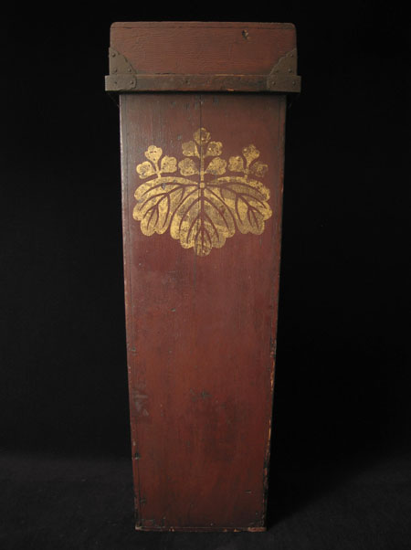 Asian Tribal Art - Arrow chest, Japan, back