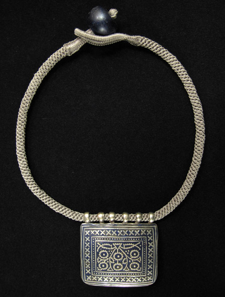Asian Tribal Art - Enamel pendant necklace, Pakistan