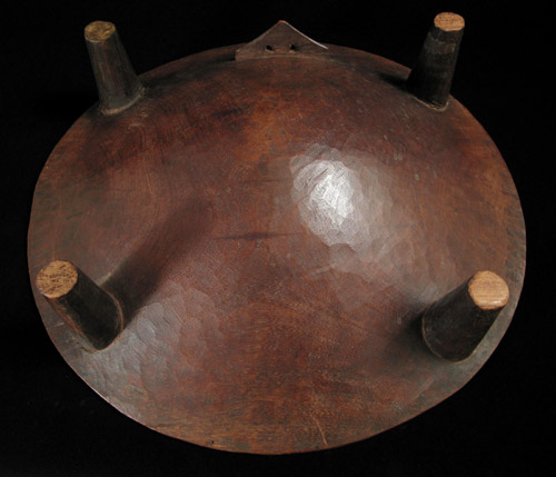 Oceanic Art - Wood kava-kava bowl, Fiji Islands, bottom view