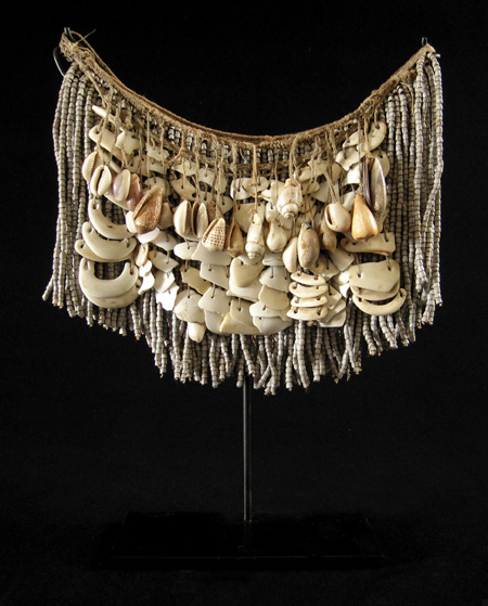 Oceanic Art - Shell cache-sex, West Sepik, Papua New Guinea