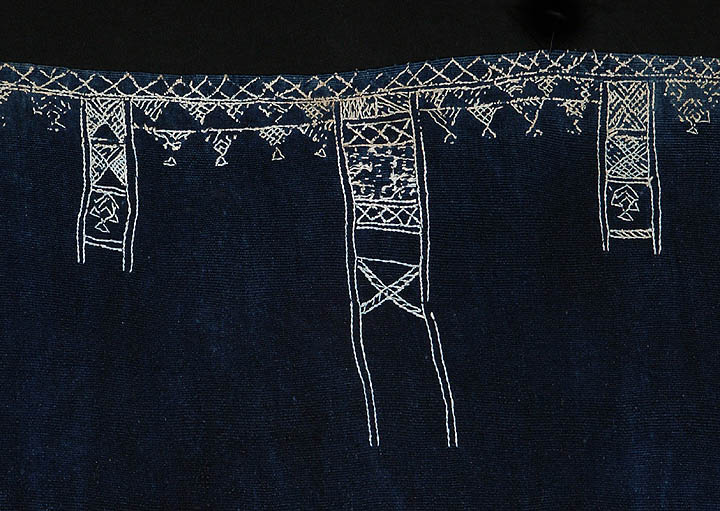 Indigo baknough woolen shawl, Tunisia or Libya, detail